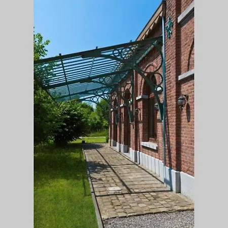 Appartement Dans Un Batiment Historique Thorembais-Saint-Trond Exterior photo